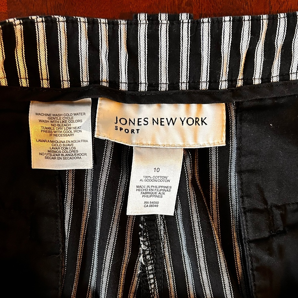 JONES NEW YORK SPORT | Bermuda Shorts B&W Stripes - Picture 2 of 7